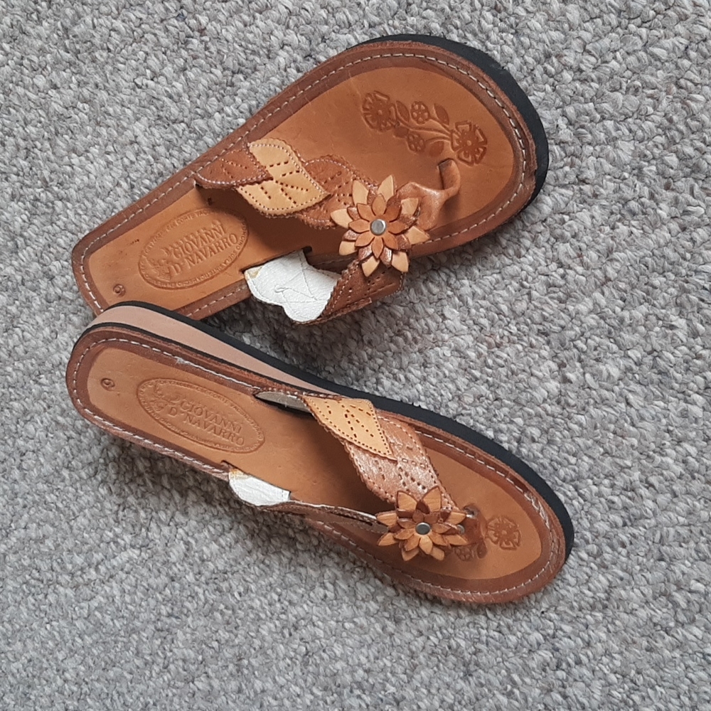 Giovanni Navarro Leather Sandal.